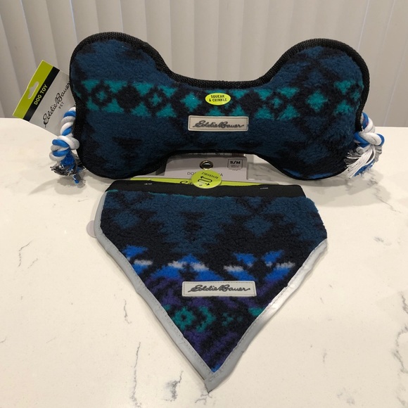 BNWT Eddie Bauer Dog Bone Toy and Bandana set - Picture 9 of 10